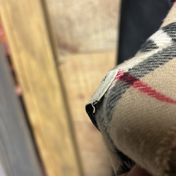 Burberry Cashmere Scarf traditional check print - Picture 7 of 14